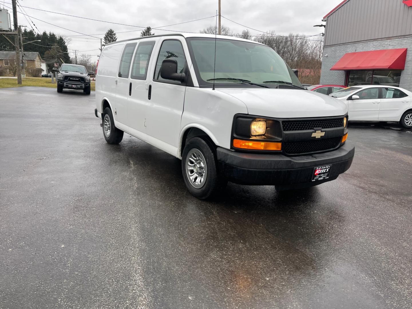 2014 White /Neutral Chevrolet Express 1500 AWD Cargo (1GCSHAF4XE1) with an 5.3L V8 OHV 16V FFV engine, 4-Speed Automatic transmission, located at 547 E. Main St., Orwell, OH, 44076, (440) 437-5893, 41.535435, -80.847855 - Photo#2